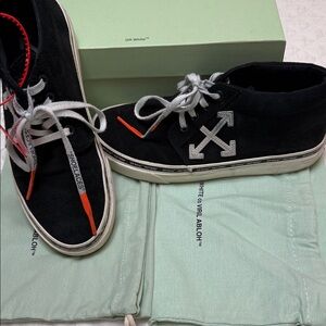 Off-White Black and White Arrow Sneakers